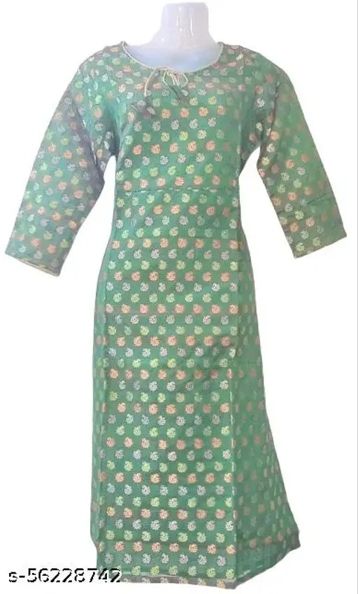 Short-sleeve Banarasi kurti in crepe fabric, Zari woven pattern. Hand-wash only, single sizes M, L, XL. Indian silk garment
