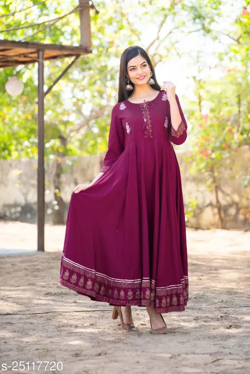 Rayon embellished vine flared kurta, stylish three-quarter sleeve for women's party wear