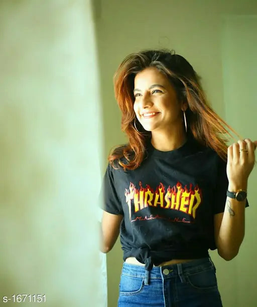 Elegant cotton printed t-shirt, short sleeves, vibrant design, available in various sizes