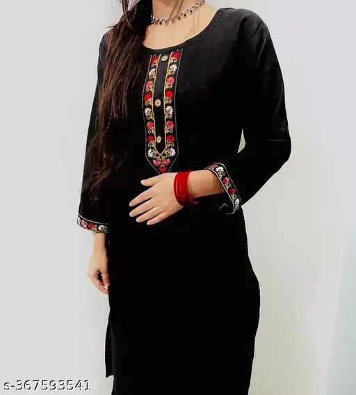 Woolen embroidery kurti, three-quarter sleeves, printed combo. Authentic Indian winter wear, comfortable and high-quality embroidery