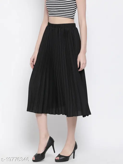 Black polyester women's skirt, solid color with regular fit, displayed on a mannequin