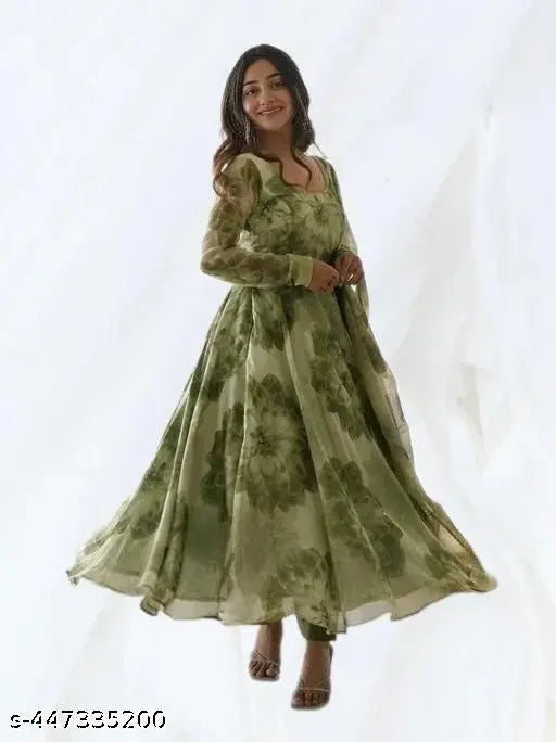 Green floral design georgette kurti, three-quarter sleeves, printed combo on mannequin
