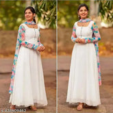 Georgette white long-sleeved DJ 3 DI DREES dress, solid pattern for women's fashion, size S to XXXL on display