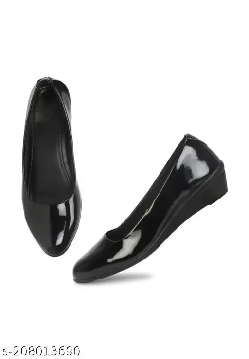 Black synthetic ballerinas, stylish and comfortable for women's bellies, slip-on design