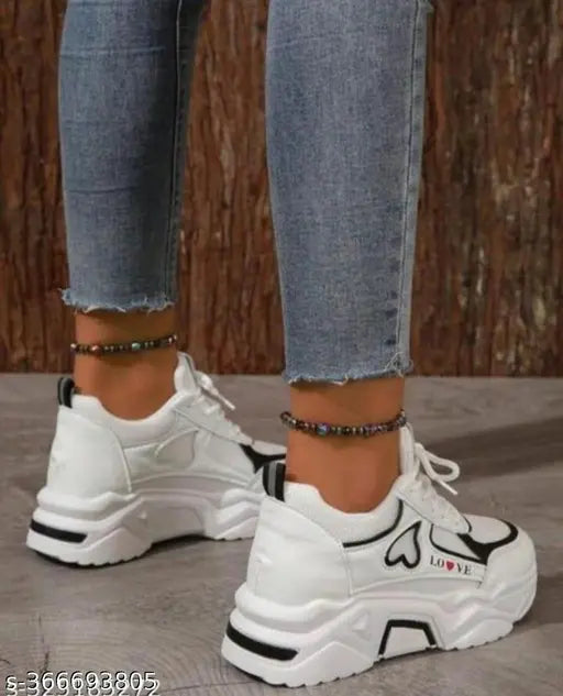 Black mesh and PVC Reefox sports sneakers - stylish, comfortable, breathable for running & casual wear