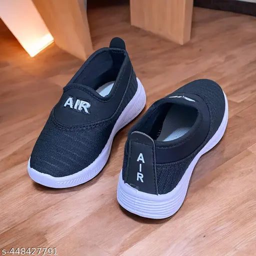 Black mesh sneakers for boys, affordable and trendy casual shoes with lace-up fastening, ideal for various occasions