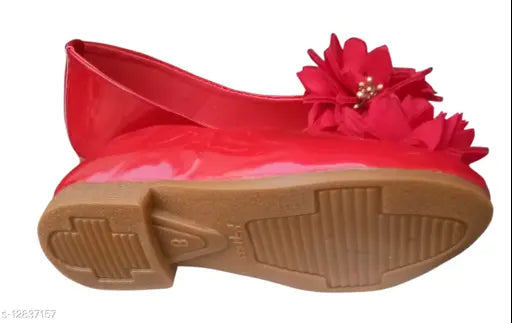 Red patent leather Attractive Girl's fool with woven design, slip-on net, size 6.5 in (age range: 5.5-6 years)