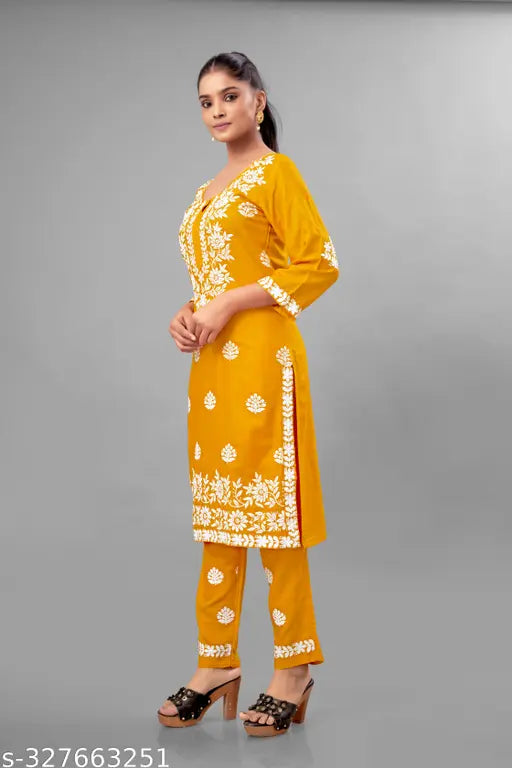 Rayon kurta and pant set, three-quarter sleeves, woven design on display stand. Single size M (bust 38in), L (bust 40in), XL (bust 42in), XXL (bust 44in), XXXL (bust 46in), 4XL (bust 48in) 5XL, 6XL. Indian-made rayon fashion wear set