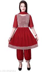 Kids dresses, good quality georgette fabric, three-quarter sleeves. Self-designed kids wear in various sizes (3-4yrs, 4-5yrs, 6-7yrs, 8-9yrs, 9-10yrs, 10-11yrs). Made in India