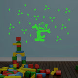 Green vinyl radium wall sticker for kids room decor, peel-and-stick, 64x39cm. Promotes calming and relaxing atmosphere without electric light sources