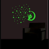 Green vinyl peel-and-stick radium wall decor, 46x39cm, perfect for darkening rooms, creating a calming atmosphere