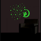 Green vinyl peel-and-stick radium wall decor, 46x39cm, perfect for darkening rooms, creating a calming atmosphere