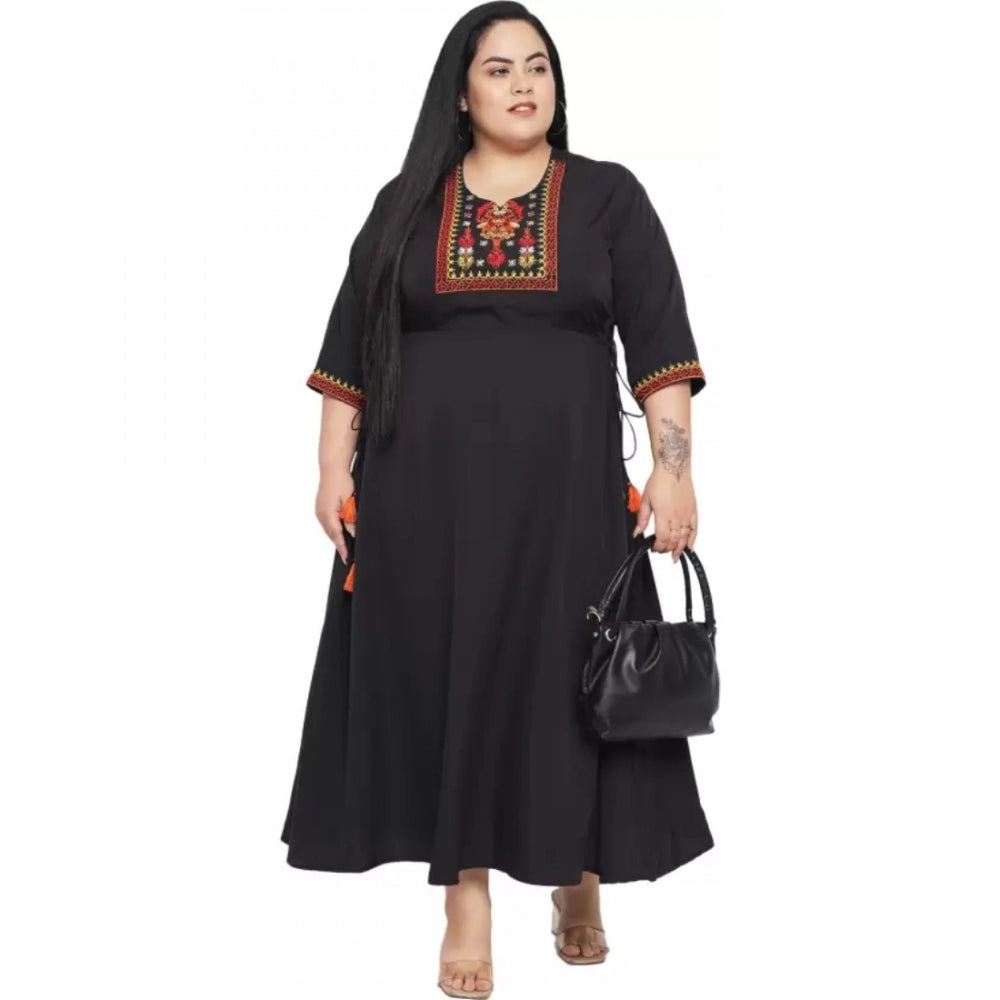 Black polyester fit-and-flare dress for women, 3/4 sleeve, round neckline on casual occasion
