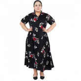 Black polyester fit-and-flare dress for casual occasions, short sleeves and fitted neckline