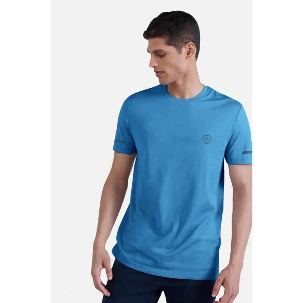 Light Blue Solid Polyester Men's Casual Half Sleeve Crew Neck T-shirt on mannequin