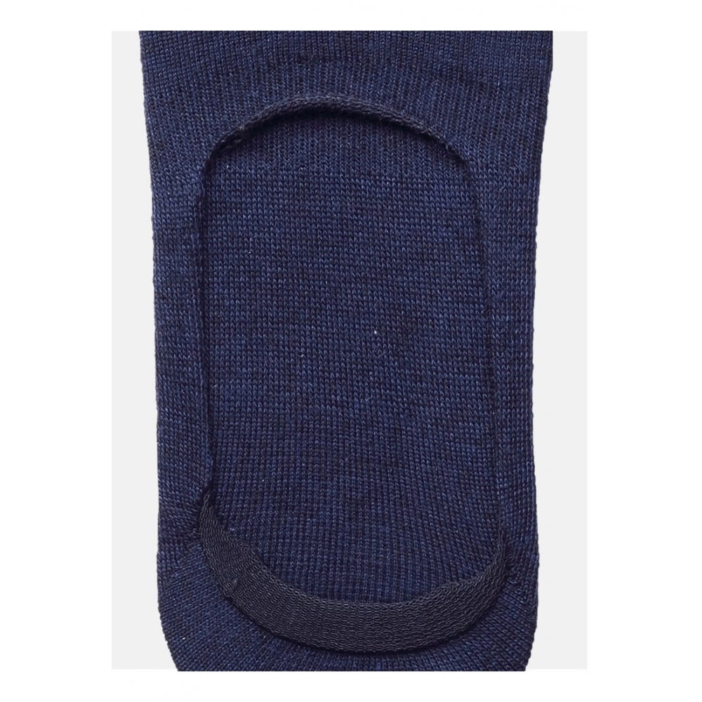 Navy cotton blended unisex casual no-show solid socks on feet