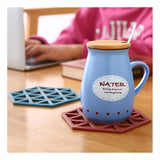 Assorted heat-resistant silicone table mats, non-slip, durable, washable, and easy to store