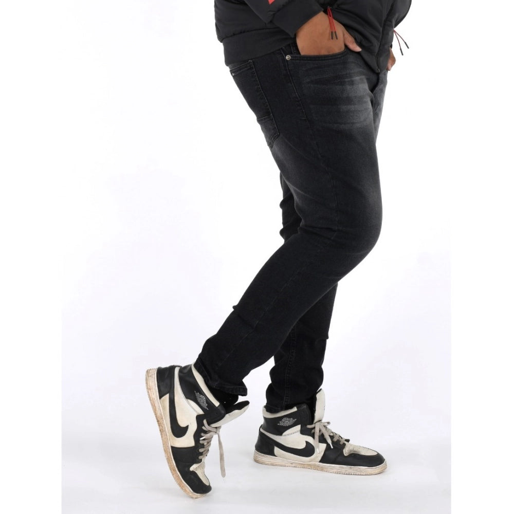 Men's cotton blended plus size black jeans, solid pattern, mid-rise fit on model