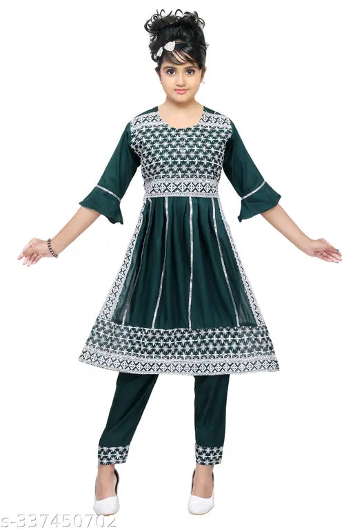 Green chiffon girls casual kurta and pyjama set, pack of 1 - Embellished, knee-length with three-quarter sleeves. Ideal for various occasions