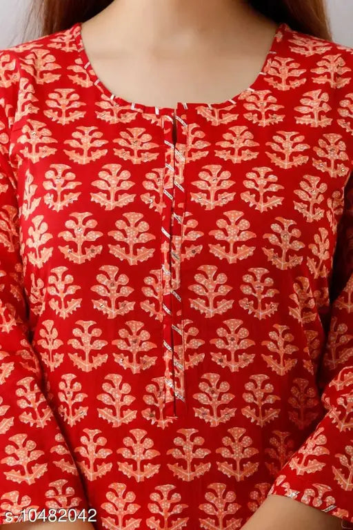 Cotton Jaipur Kurti Pant Set, printed three-quarter sleeve Indian outfit on mannequin