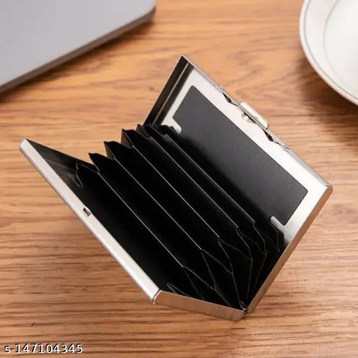 Stainless steel anti-theft RFID card holder, sleek design, 5 compartments for cards. Durable men's and women's wallet, perfect for daily use