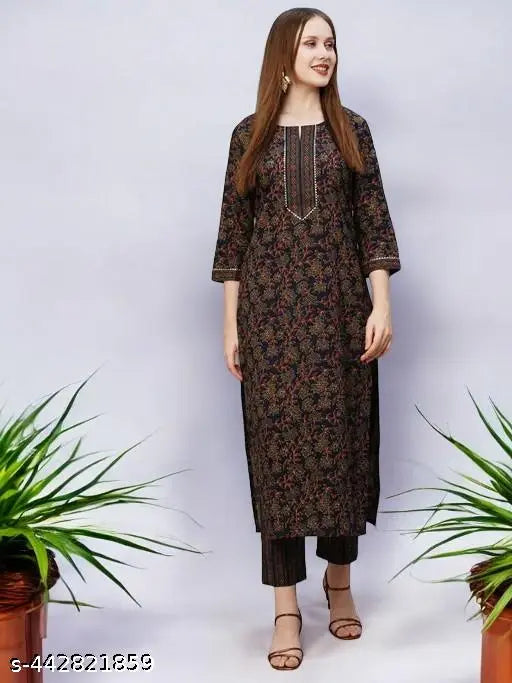 Printed crpe women's kurta set with pants, Indian-inspired pattern on soft crpe fabric