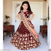 Embroidered taffeta silk lehenga for 14-year-old girls, short sleeves, net dupatta