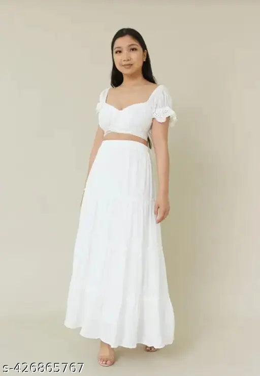 White rayon skirt for women, solid pattern, various sizes from S to XXL. Indian-made fashion piece on display