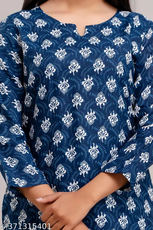 Latest designer printed night suit for women in Rayon/Viscose, full-length pyjamas with three-quarter sleeves, elastic waist, stylish design for comfortable sleep, size M (38IN/30IN/27IN/38IN), L (40IN/30IN/28IN/38IN), XL (42IN/30IN/29IN/38IN), XXL (44IN/30IN/30IN/38IN) - India origin