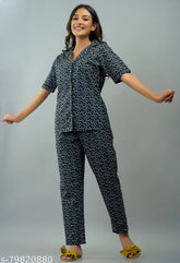 Pure cotton women's nightsuit with jaipuri print, short sleeves and pyjama bottoms, available in S-XXXL sizes from India