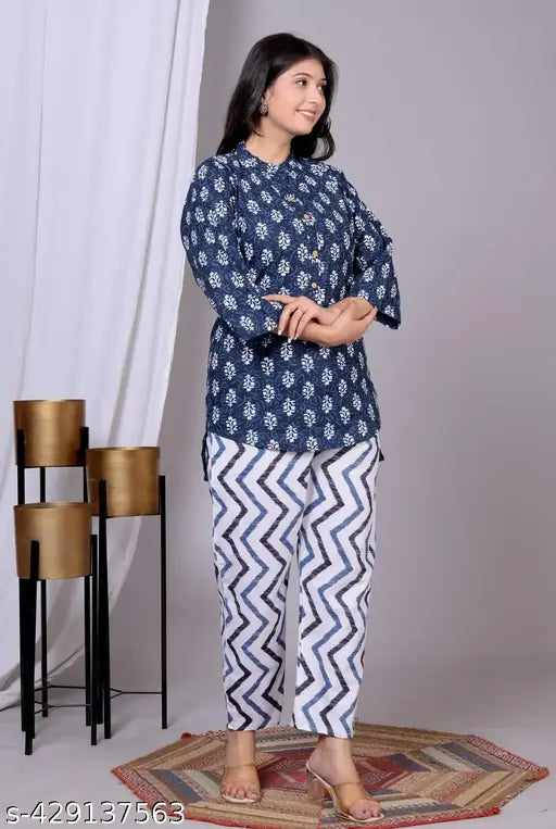 Printed cotton night suit, three-quarter sleeves pyjamas with vibrant pattern, available in XXL size, Indian origin