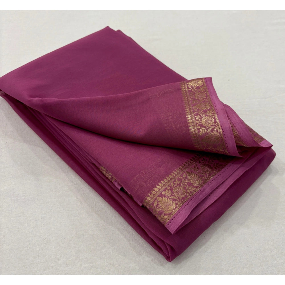Light pink crepe chit pallu solid saree with unstitched blouse, modeled on mannequin