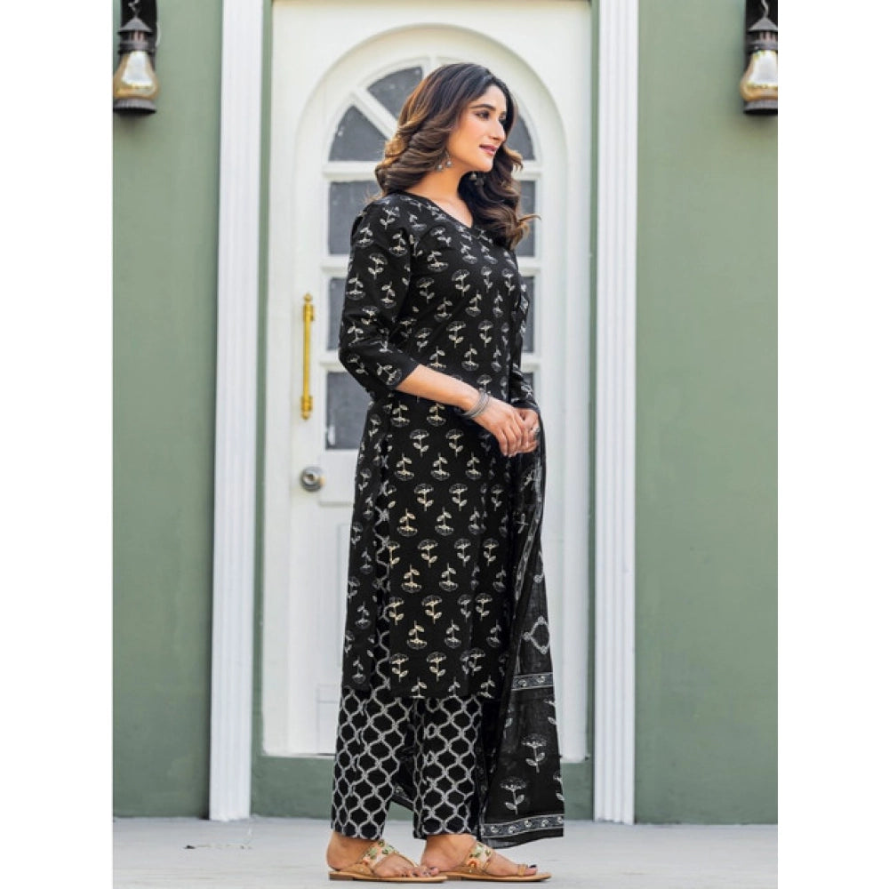 Black cotton blend printed kurti with pant dupatta set, 3/4th sleeve V-neck style on model