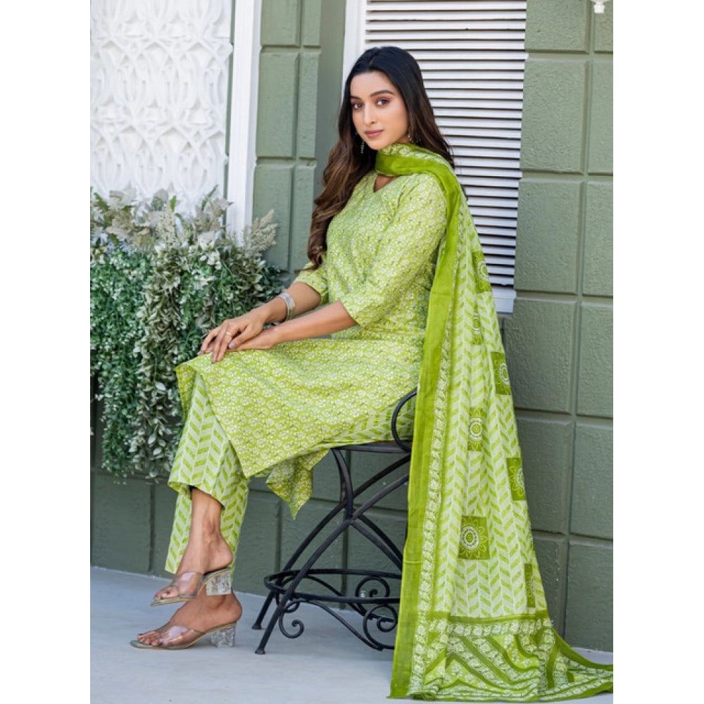 Women's parrot printed cotton blend kurti with pant dupatta set below knee, v-neck with 3/4th sleeves