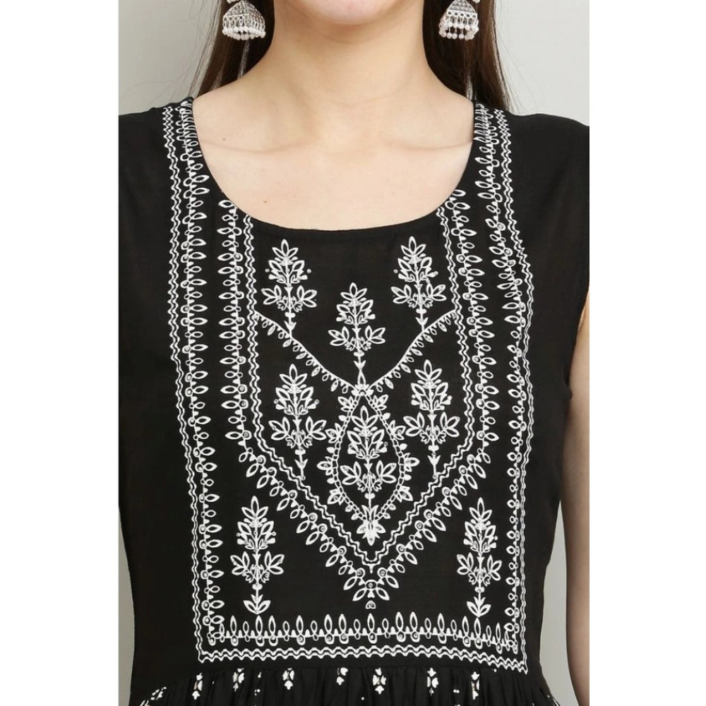 Black rayon printed sleeveless kurti for women, casual and comfortable style on mannequin