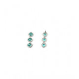 Green brass silver-plated women's necklace set, elegant accessories for fashionable ladies, on display stand