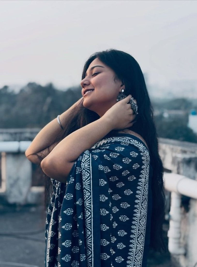 Navy blue linen printed saree with unstitched blouse piece, 5.5 meters length