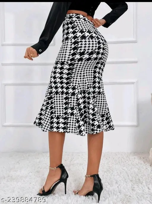 Women's checked printed polycotton pencil skirt, knee-length with net pattern, size 26-38, India origin