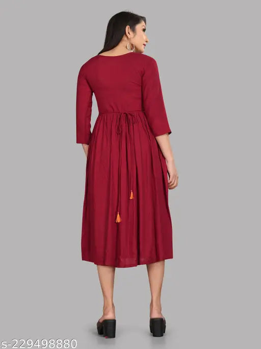 Embroidered rayon three-quarter sleeve women's kurti, stylish Indian fashion accessory