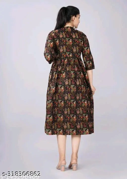 Rayon Marwadi Maternity Feeding Kurti with Zippers, striped pattern, three-quarter sleeves, in sizes M, L, XL, XXL for expectant mothers on mannequin