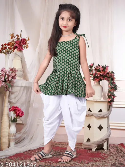 Crepe clothing set with printed top & bottom, lightweight & breathable for children's play (4-11 years), Made in India