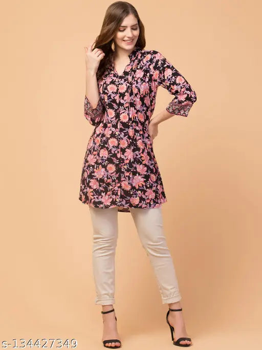 Black and white checkered rayon shirt dress, three-quarter sleeves, pleats detailing, attached side belts