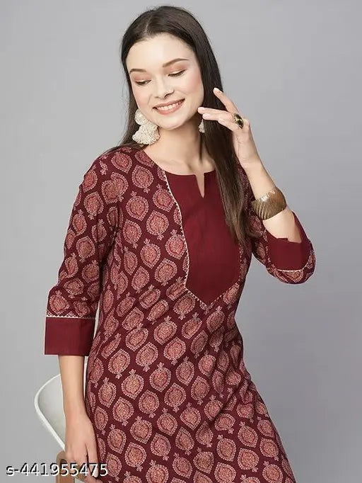 Women's floral printed Georgette kurta and pant combo set of 2 with three-quarter sleeves, India origin