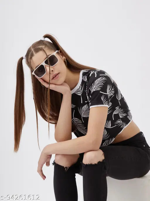 Black cotton round neck t-shirt, printed design, short sleeves, Rodzen brand, breathable fabric, premium quality, contours physique, made in India