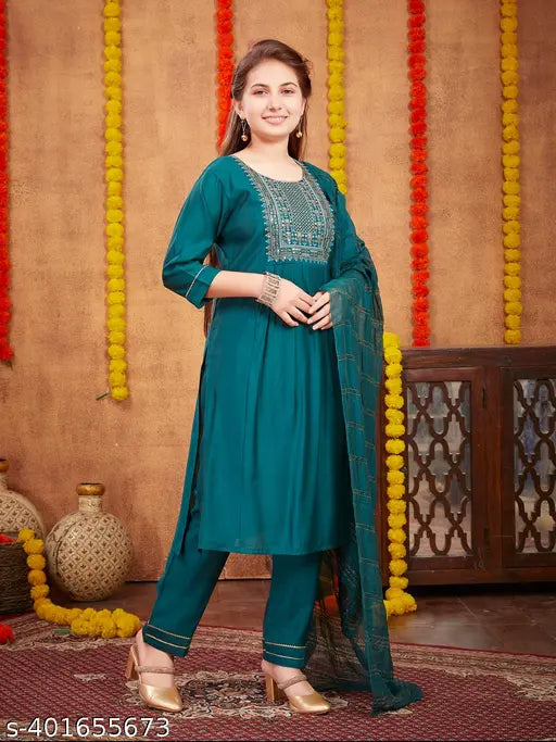Dark green embroidered silk salwar suit set for girls aged 10-16, sequin thread embellishments