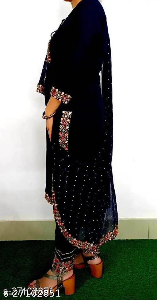 Rayon A-Line Kurta and Pant Set with Dupatta, printed net, three-quarter sleeves. Elegant Indian ethnic wear for women, perfect for festivals or weddings. Single size available in S, M, L, XL, XXL. Country of Origin: India