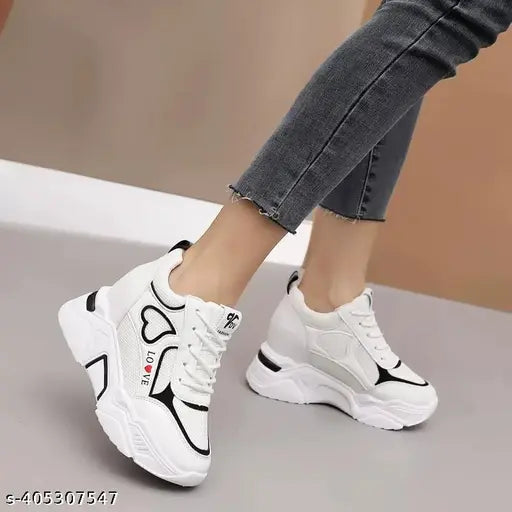 White striped synthetic leather sports shoes for women, lace-up design