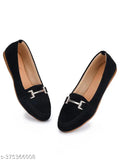 Velvet slip-on round bellies in casual style, perfect for any age. Comfortable ballerinas from Street Fashion Accessories, made in India