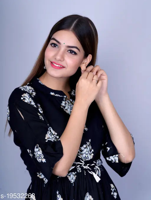 Rayon three-quarter sleeve printed combo kurti from Adrika, fashionable women's clothing from India (S: Bust 36in, Length 30in / M: Bust 38in, Length 30in)