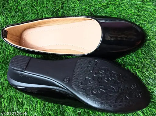 Patent leather slip-on sneakers, woven design in casual and formal styles, available in sizes IND-3 to IND-8 (India origin)